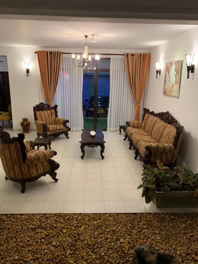 Elegance Oasis, Colombo 3 Hotel ภายนอก รูปภาพ